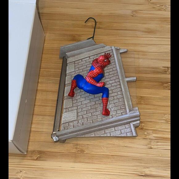Hallmark Keepsake The Amazing Spider-Man Christmas Ornament Climbing Wall 2007 - Picture 3 of 5